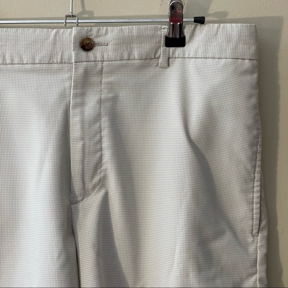 Greg Norman Golf Natural Performance Shorts Size 32 - Picture 4 of 7